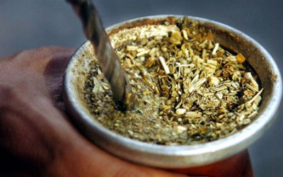 Ni el café ni el mate: la temperatura del agua podría causar cáncer de esófago