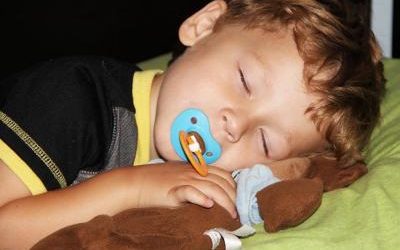 Los peques que van antes a dormir son menos obesos